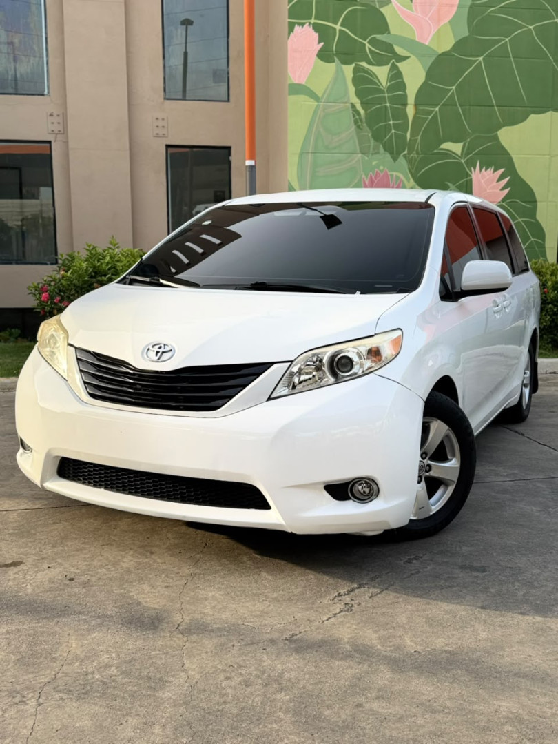 2017 Toyota Sienna XLE