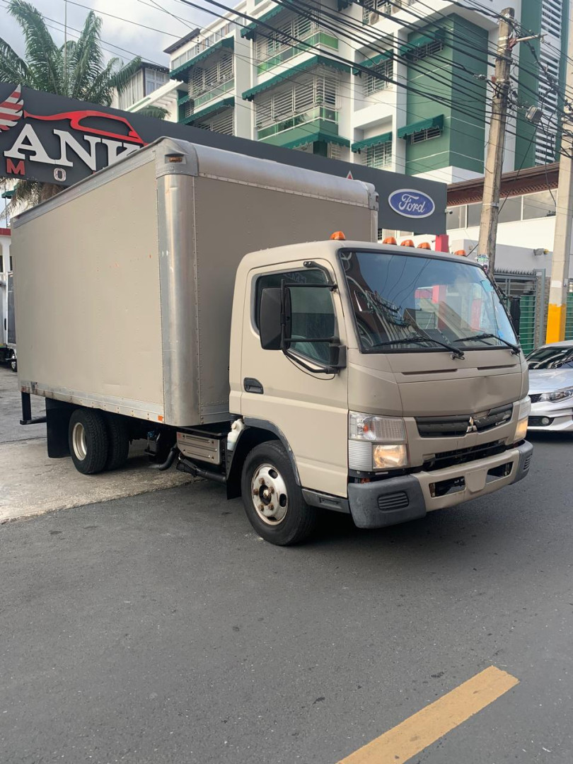 2015 Mitsubishi Fuso Furgon