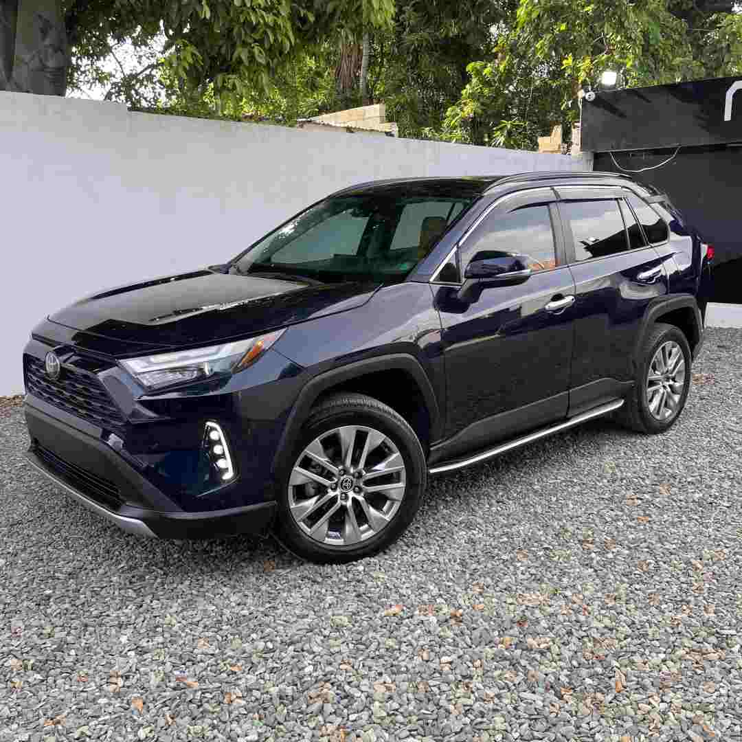 2023 Toyota RAV4 XLE Premium