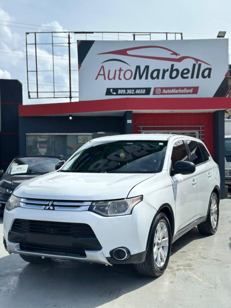 2015 Mitsubishi Outlander Básico